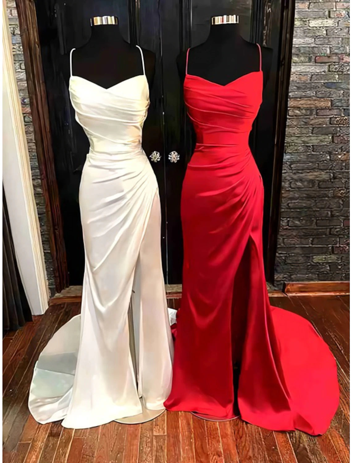 Meerjungfrau/Trompete Abendkleid Sexy Kleid Ballkleid Sweep/Pinsel Schleppe Ärmellos Herzausschnitt Brautjungfernkleid Satin Rückenfrei mit Falten Geraffter Schlitz